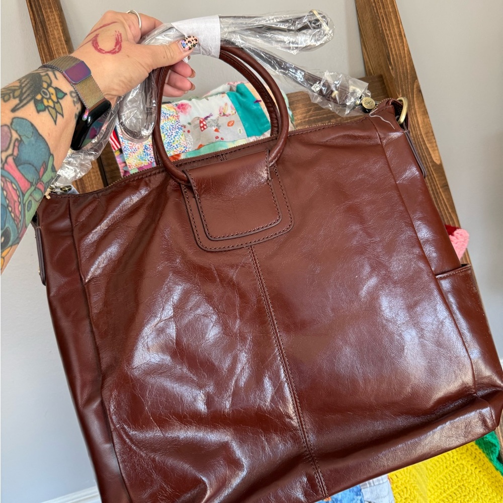 Hobo Shelia Large in Polished Leather -Chocolate 
New in Bag